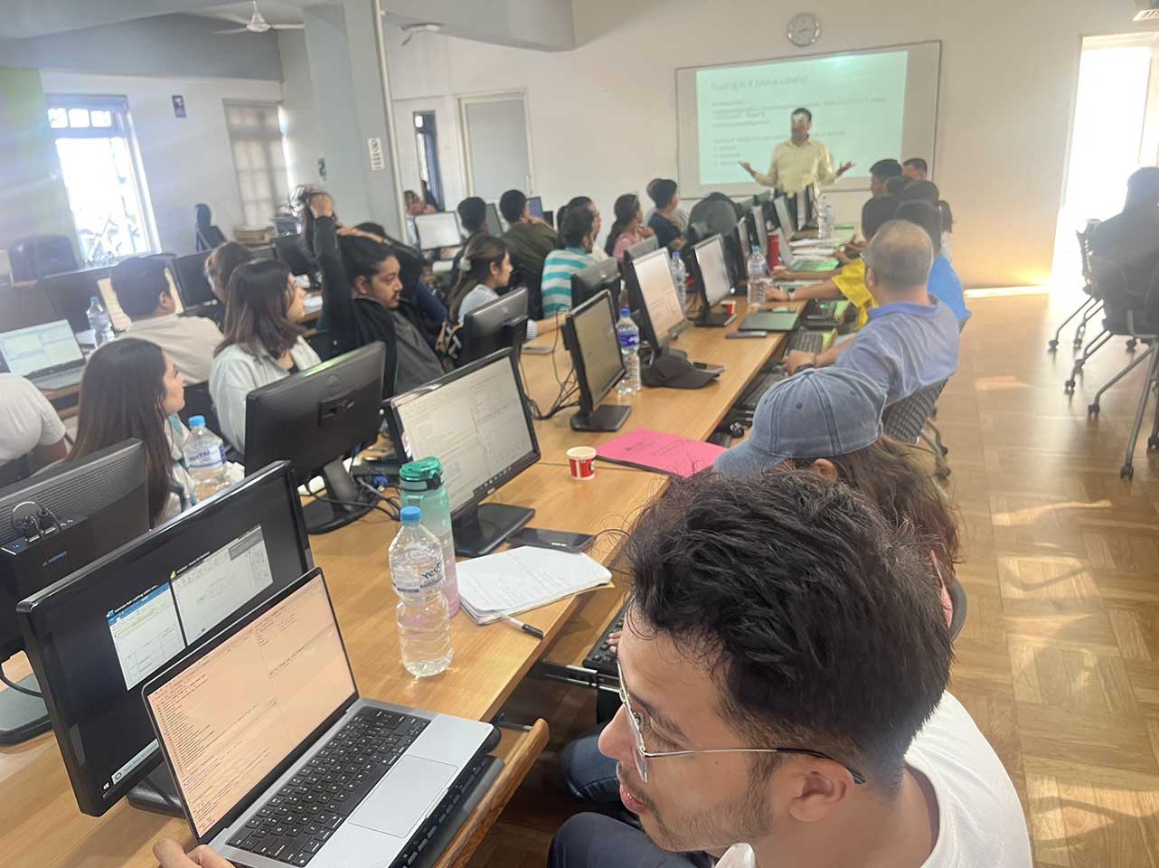 A three-day workshop on Introduction to Business Analytics with R-Programming